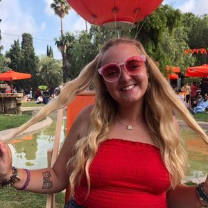 Meet your Posher, Abigail